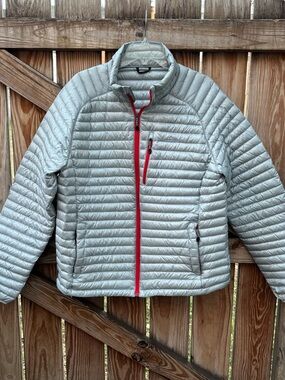 LL Bean Mens Ultralight 850 Down Jacket. Size XL. Color silver.